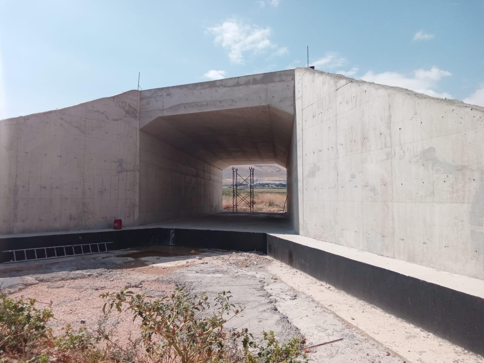 Kayseri hızlı tren şantiyesinde betonarme altgeçit