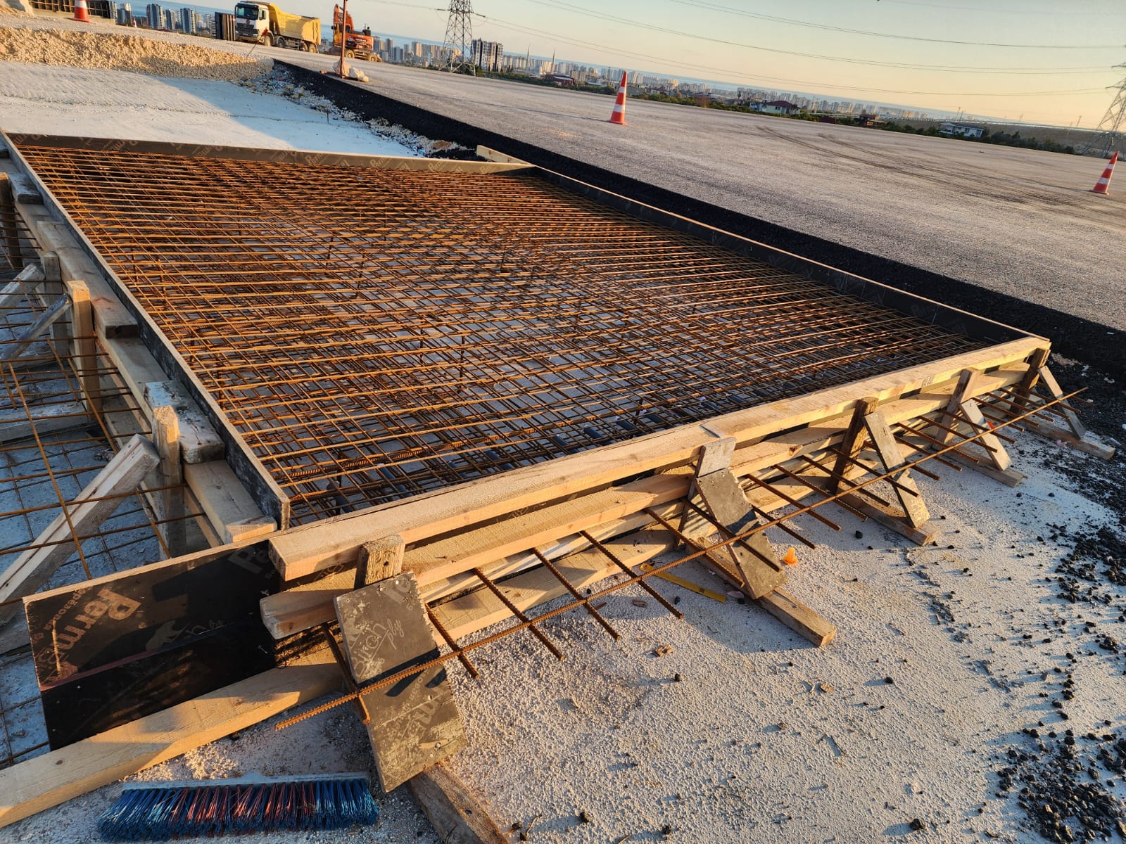 Şantiye sahasında beton uygulaması